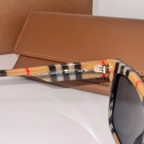 BURBERRY - Black Square Plaid Sunnies