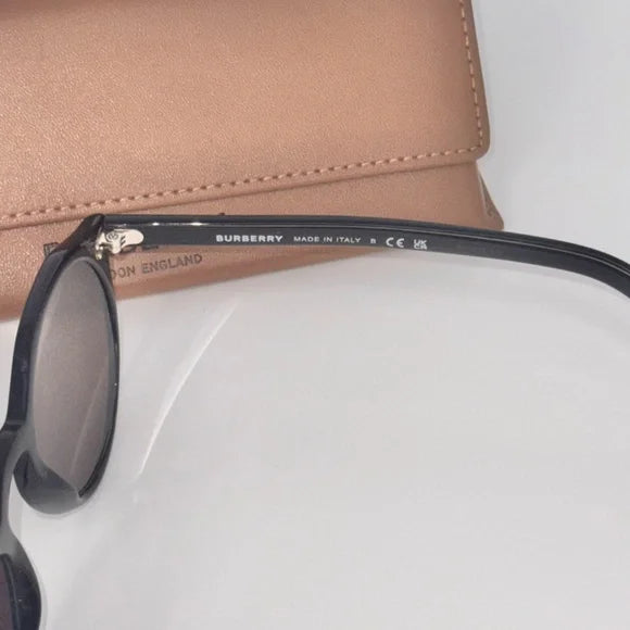 BURBERRY - Black Round Sunnies