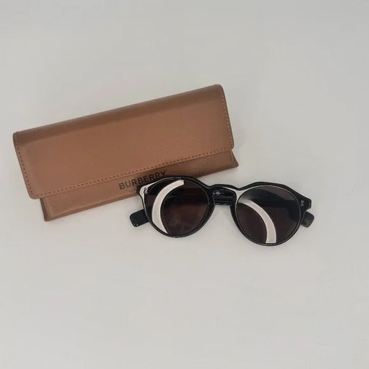 BURBERRY - Black Round Sunnies