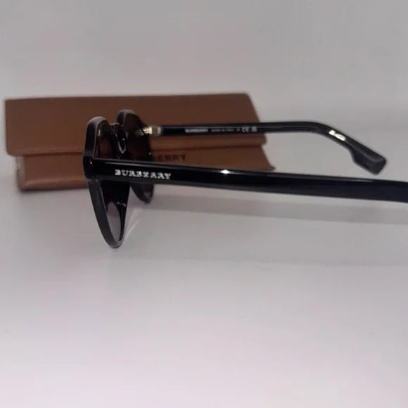 BURBERRY - Black Round Sunnies