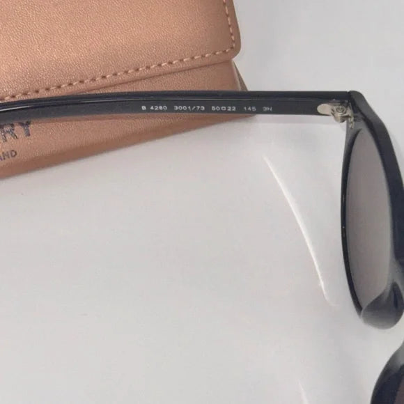 BURBERRY - Black Round Sunnies