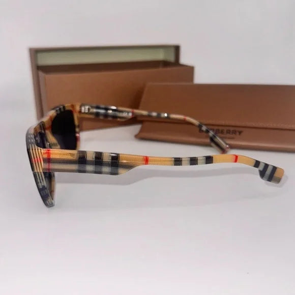 BURBERRY - Black Square Plaid Sunnies