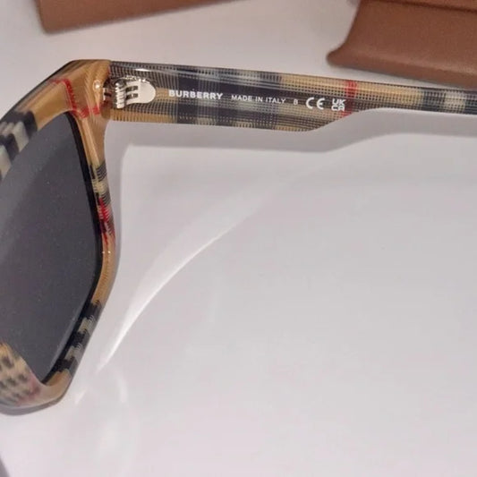 BURBERRY - Black Square Plaid Sunnies